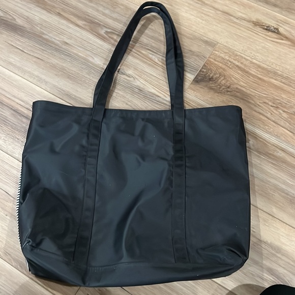 Like new Walt Disney World bag - Picture 2 of 9